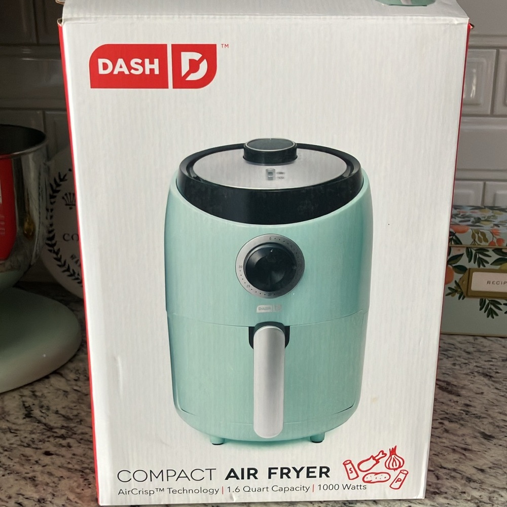 New in Box Turquoise Dash 1.6 Compact Air Fryer